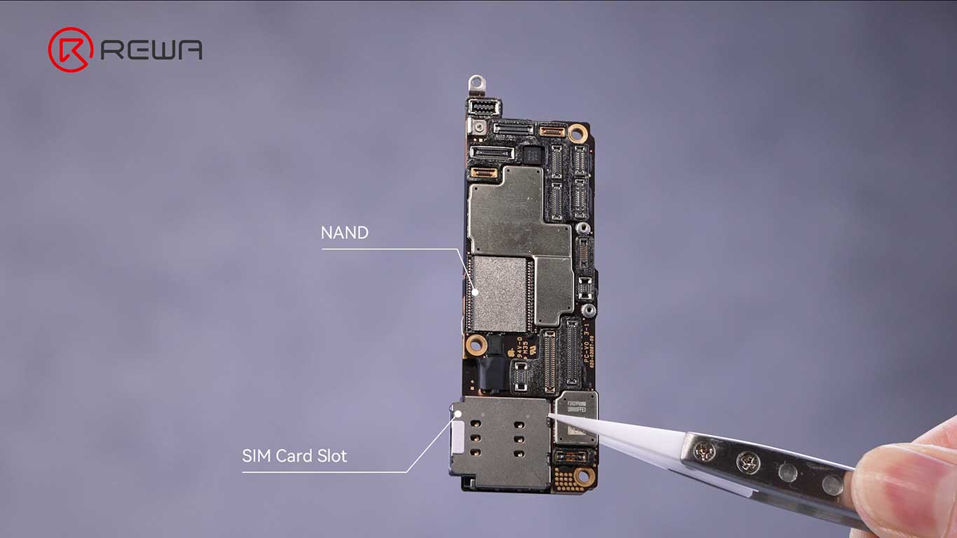front side of the iphone 15 pro max motherboard