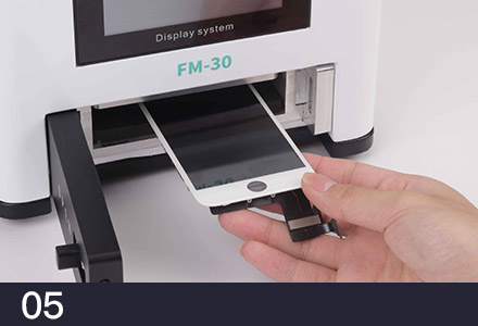 Laminating high-efficiently without bubbles, laminating and debubbling simultaneously