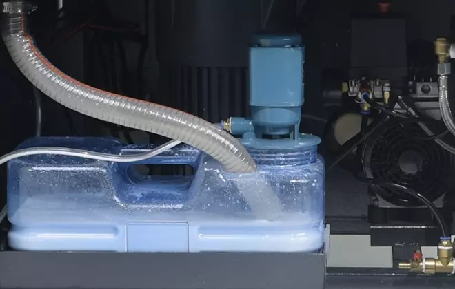 removable transparent water tank to replace liquid easier
