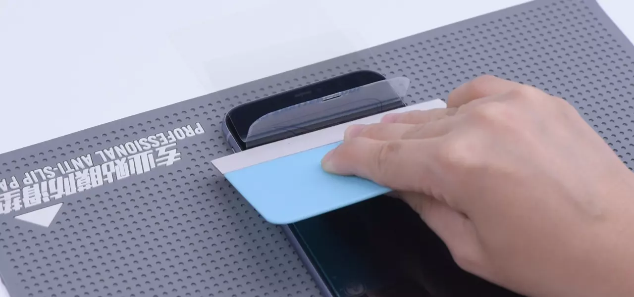 work on the mobile phone screen cutting, no worry about the cost and stock